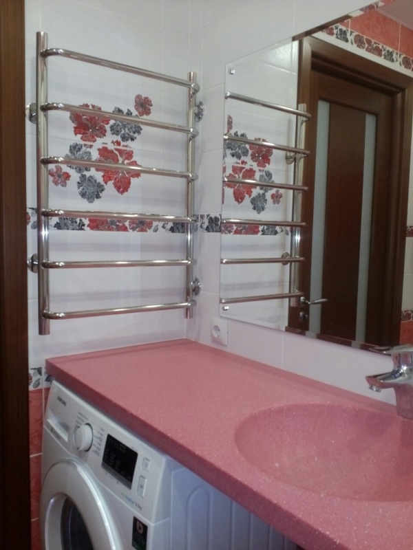 Розовая столешница в ванную комнату 